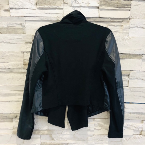 LE CHATEAU - Picture 2 of 5